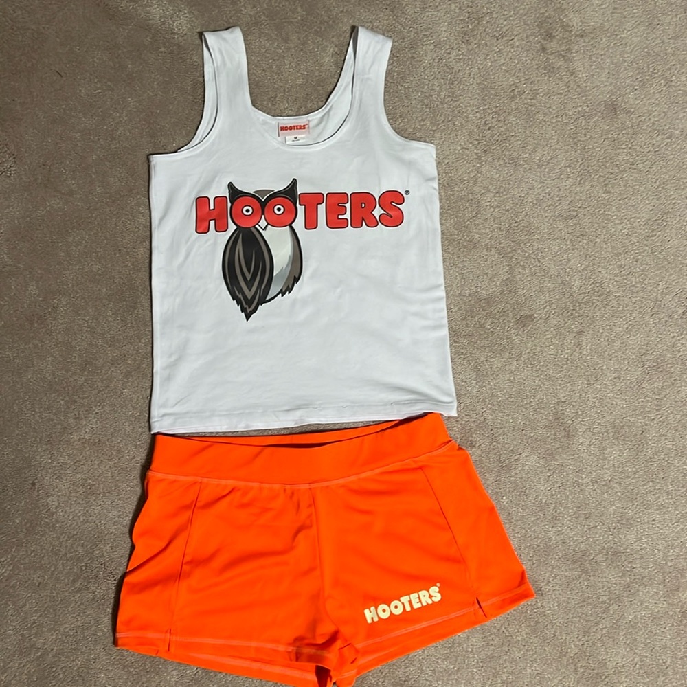 Women’s Hooters costume size Medium